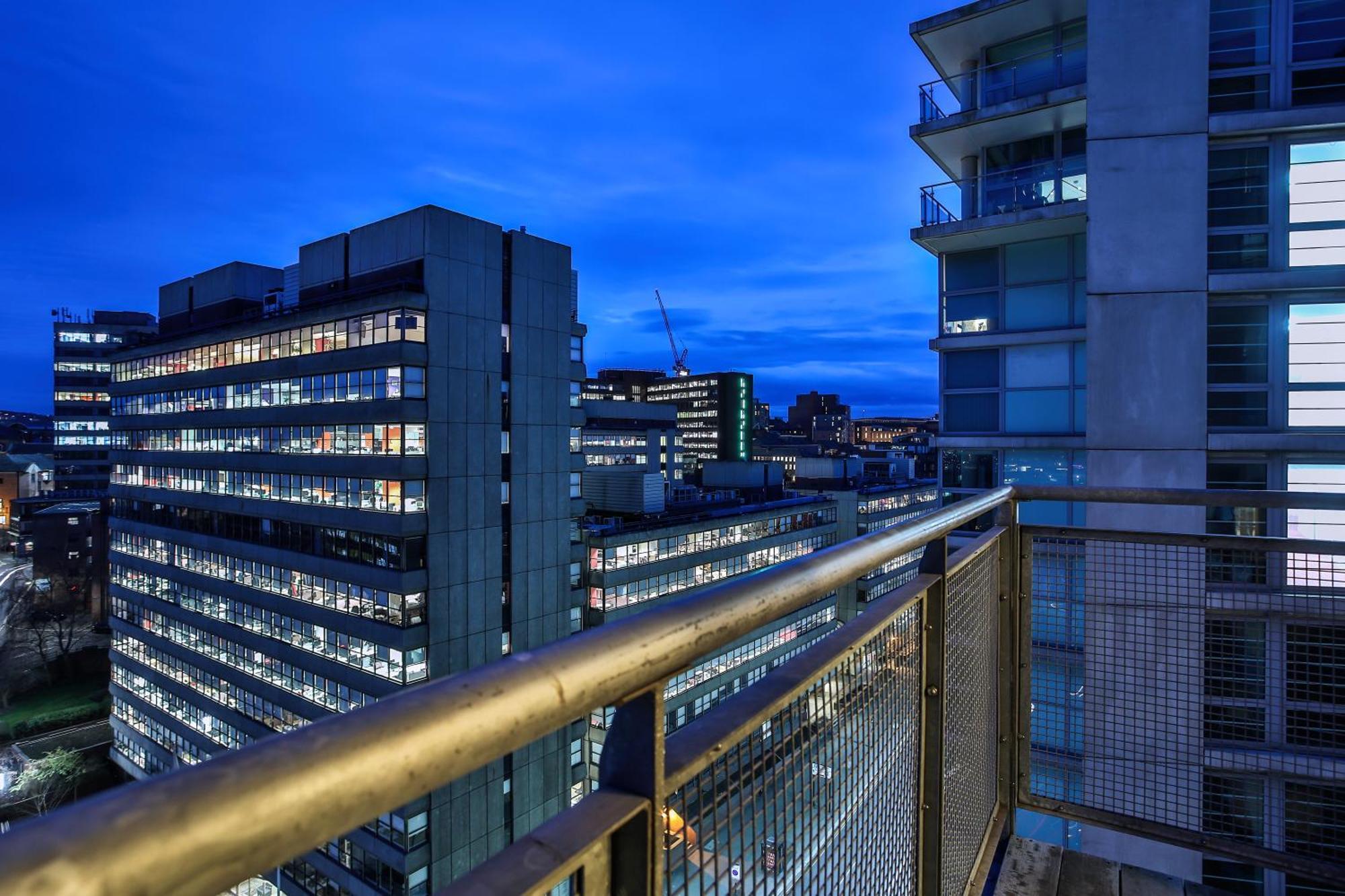 Skyview Apartment By Noknokstay - City Centre With Parking - Group, Family, Business シェフィールド エクステリア 写真